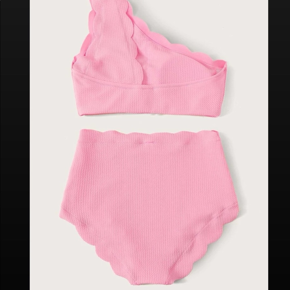 Pink bikini - Picture 3 of 4